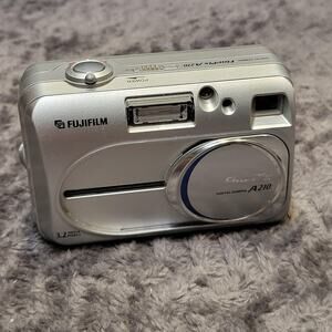 Vintage Fujifilm FinePix A210 Digital Camera 3.2MP Silver 3X Zoom Japan Retro